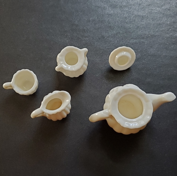 Miniature Porcelain Children's Play Tea Set - Picture 5 of 12